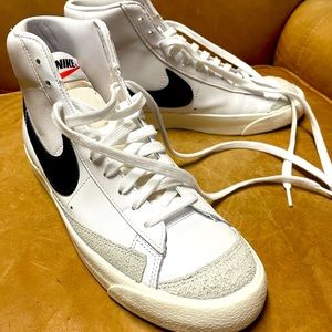 Nike Blazer Mid 77 Like New
